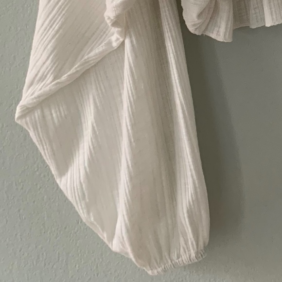 Bohemian White Flowy Crop Top - Picture 4 of 4